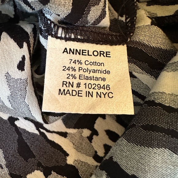 Fantastic graphic print black grey white skirt with self belt by Annelore NY. - Picture 7 of 7